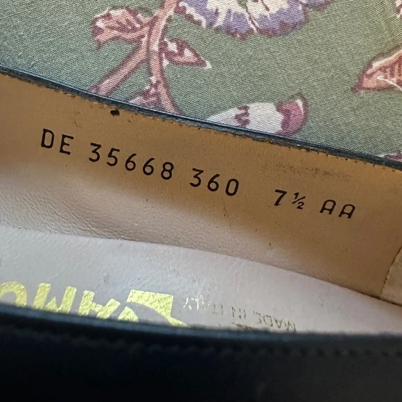 Vintage Ferragamo Cone Heels Navy Pumps 7.5 AA Narrow Pump 2.5” Italy Leather - Picture 14 of 16